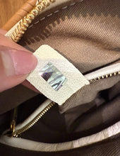 Load image into Gallery viewer, Chloe Porcelain Leather Marcie Animation Hobo