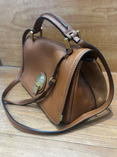 Load image into Gallery viewer, Chloe Medium Indy Bag