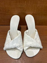 Load image into Gallery viewer, Bottega Veneta Lipo Mules 9.5