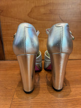 Load image into Gallery viewer, Gucci Leather D’Orsay Pumps Size 7