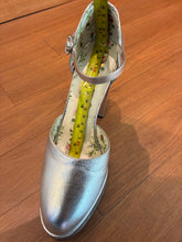 Load image into Gallery viewer, Gucci Leather D’Orsay Pumps Size 7