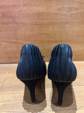 Load image into Gallery viewer, Anne Fontaine Gisella Heels Size 9