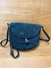 Load image into Gallery viewer, Vintage Bottega Veneta Crossbody Bag