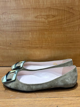 Load image into Gallery viewer, Roger Vivier Ballet Flats Size 9.5