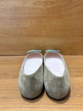 Load image into Gallery viewer, Roger Vivier Ballet Flats Size 9.5