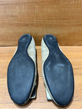 Load image into Gallery viewer, Roger Vivier Ballet Flats Size 9.5