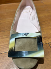 Load image into Gallery viewer, Roger Vivier Ballet Flats Size 9.5