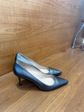 Load image into Gallery viewer, Manolo Blahnik Silver Metallic Pumps 38.5