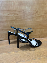Load image into Gallery viewer, Stuart Weitzman Heels size 6
