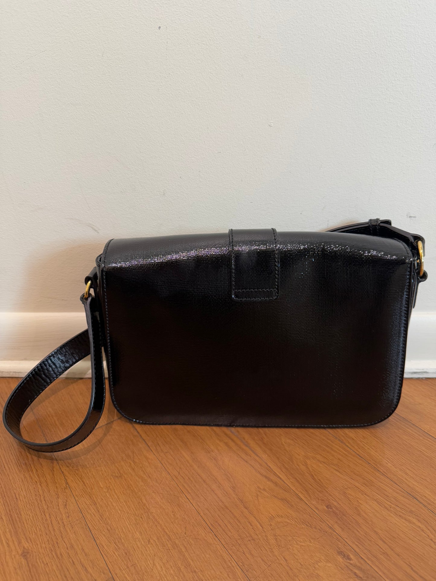YSL SAINT LAURENT Textured Patent Large ChYc Flap Bag Black