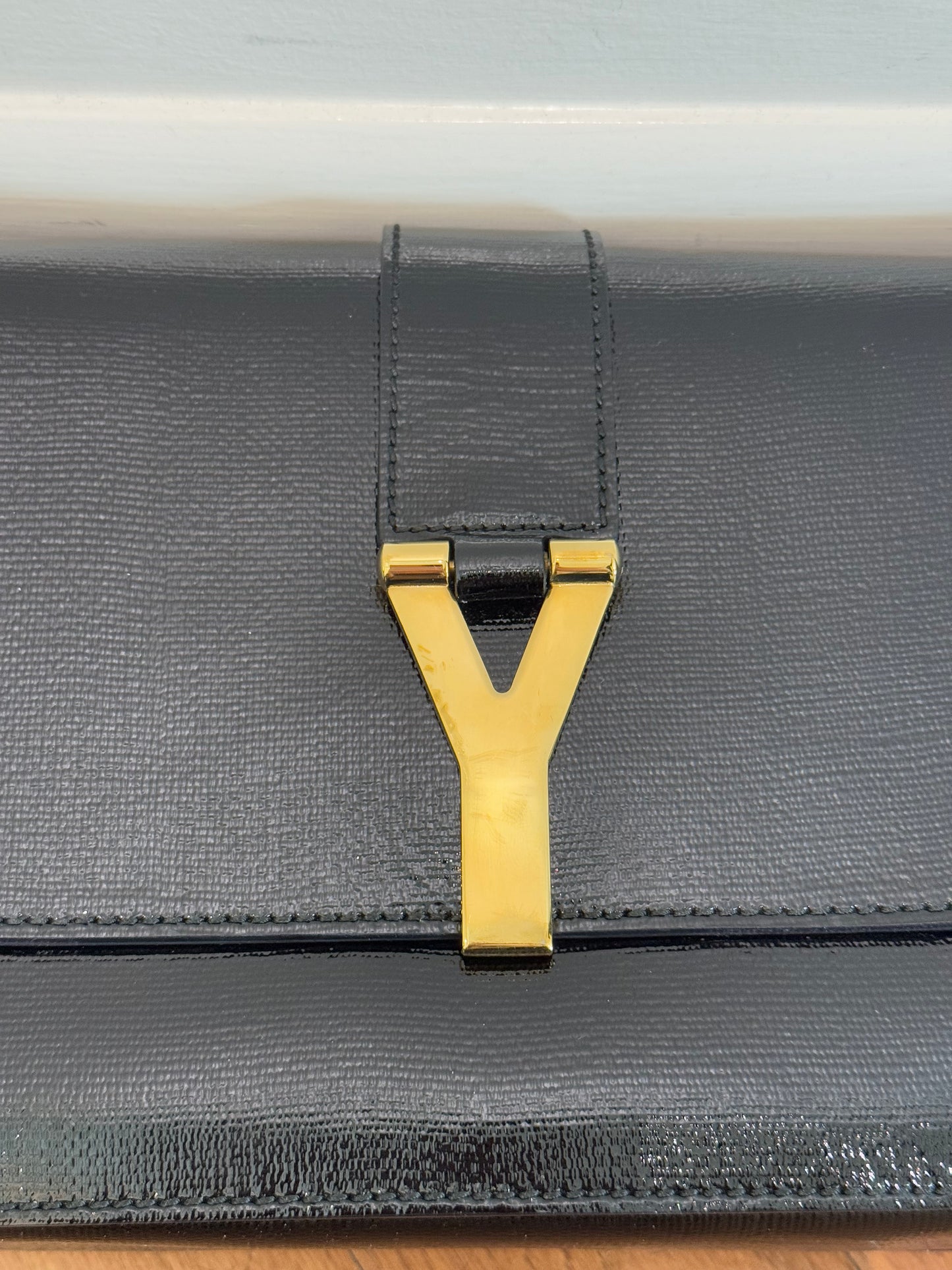 YSL SAINT LAURENT Textured Patent Large ChYc Flap Bag Black