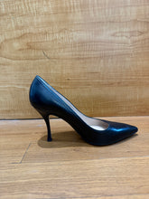 Load image into Gallery viewer, Stuart Weitzman Heels Size 8
