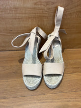 Load image into Gallery viewer, Loeffler Randall Espadrille- Size 9
