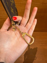 Load image into Gallery viewer, Louis Vuitton Key Pouch
