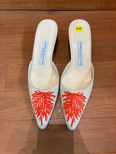 Load image into Gallery viewer, STUBBS &amp; WOOTTON Kitten Heels Size 9.5
