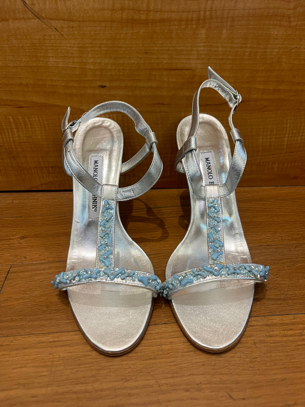 Manolo Blahnik
Leather Beaded Accents T-Strap Sandals