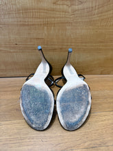 Load image into Gallery viewer, Stuart Weitzman Heels size 6
