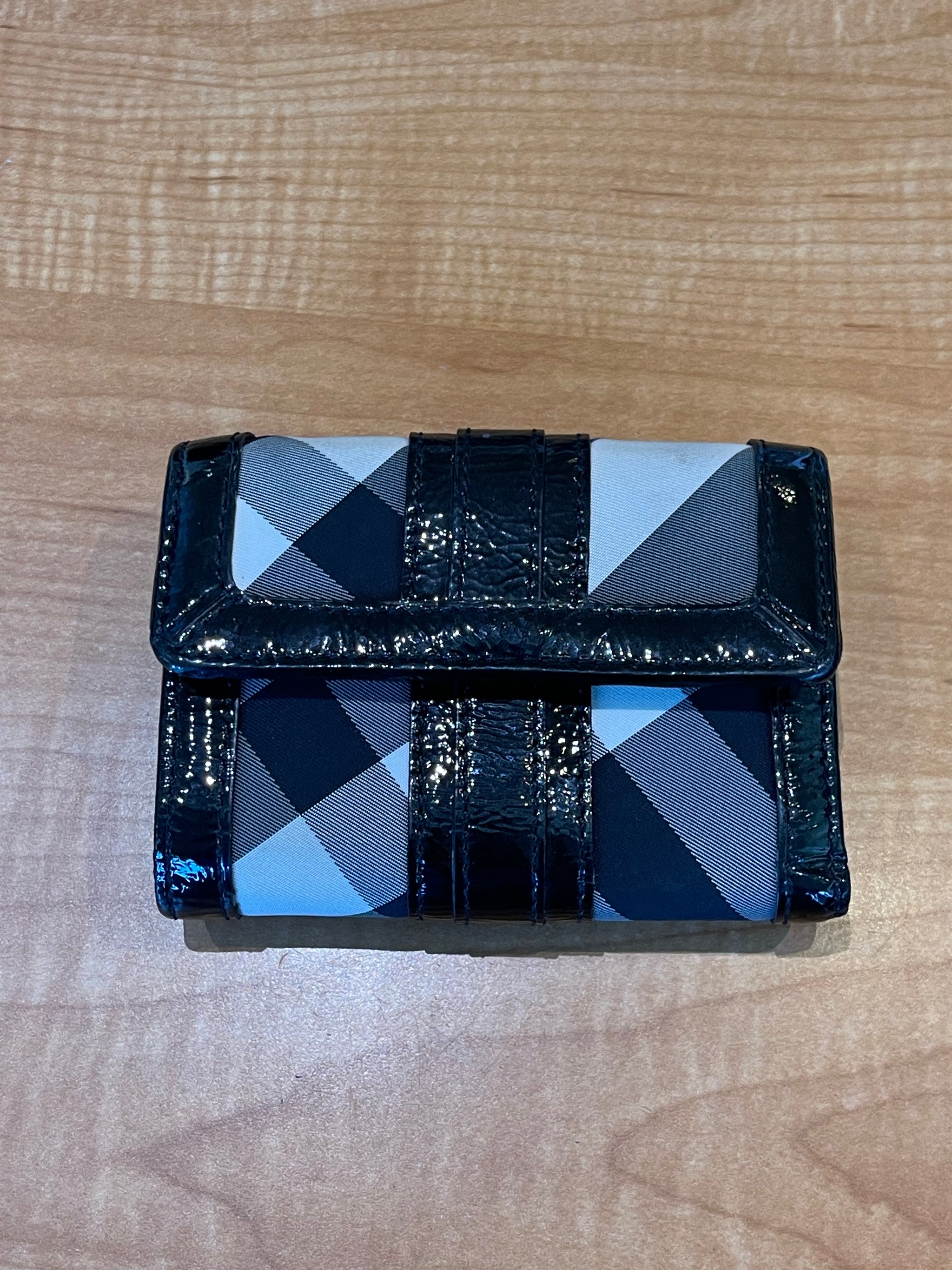 Burberry wallet white online