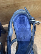 Load image into Gallery viewer, Henry Beguelin Heel
