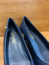 Load image into Gallery viewer, Chanel Heels- size 11
