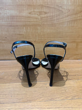 Load image into Gallery viewer, Stuart Weitzman Heels size 6
