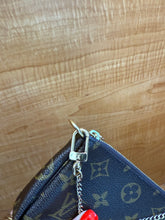 Load image into Gallery viewer, Louis Vuitton Mini Pochette
