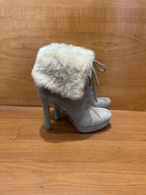 Load image into Gallery viewer, Gucci Suede Ankle Boots EU36
