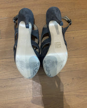 Load image into Gallery viewer, Valentino Rose Heel
