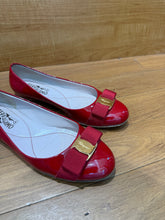 Load image into Gallery viewer, Ferragamo Flats
