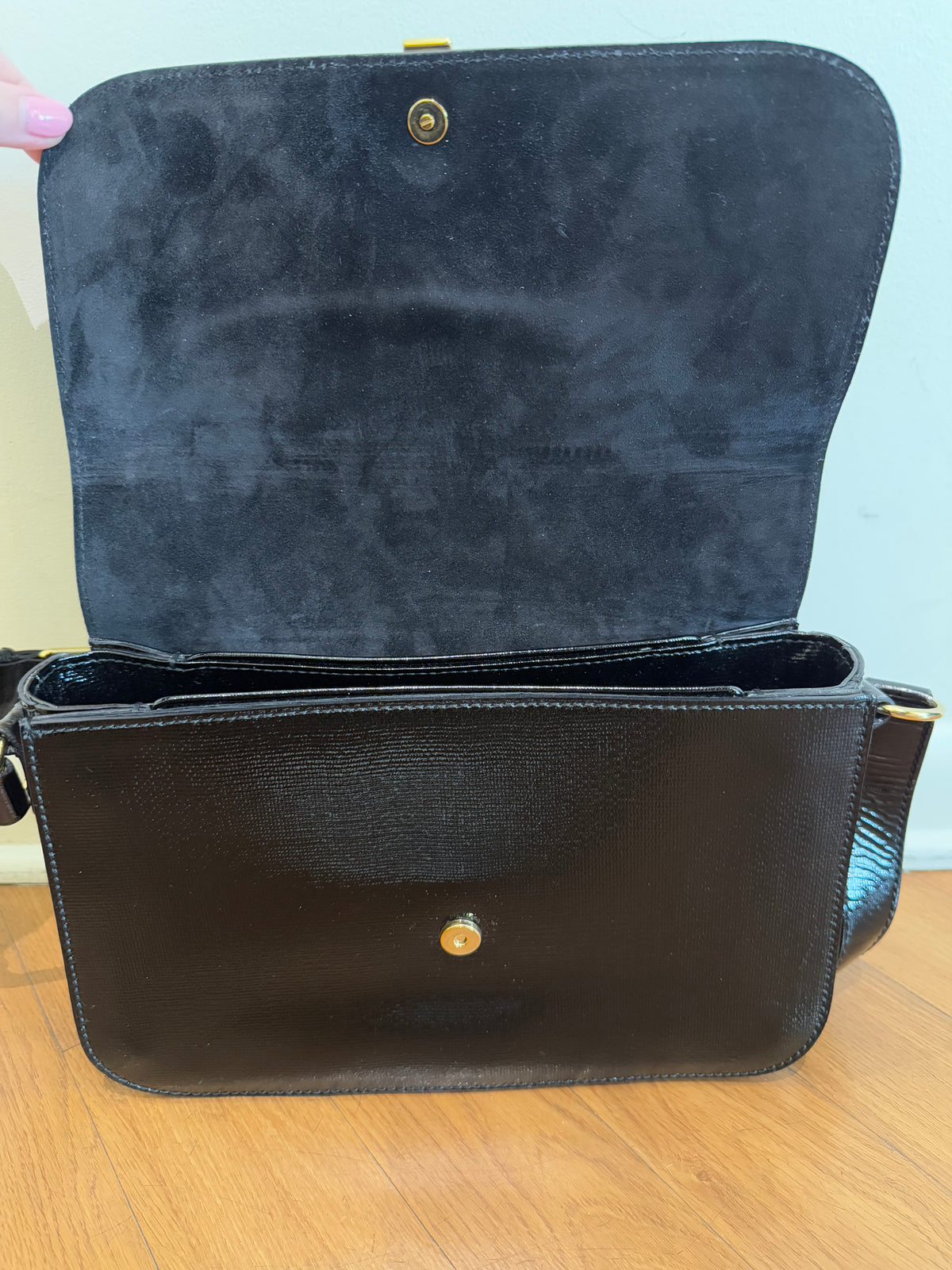 YSL SAINT LAURENT Textured Patent Large ChYc Flap Bag Black