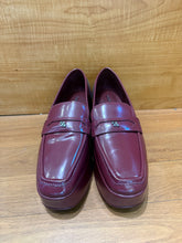 Load image into Gallery viewer, Larroude Platform Loafers size 9
