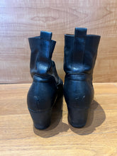 Load image into Gallery viewer, Rag and Bone Boots Size 9
