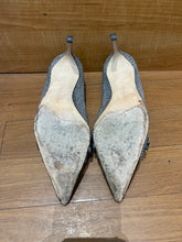 Load image into Gallery viewer, Manolo Blahnik Printed Pump EU 39
