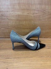 Load image into Gallery viewer, Manolo Blahnik Printed Pump EU 39

