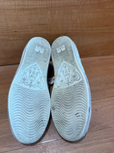 Load image into Gallery viewer, Gucci Monogram Sneakers Size EU 39
