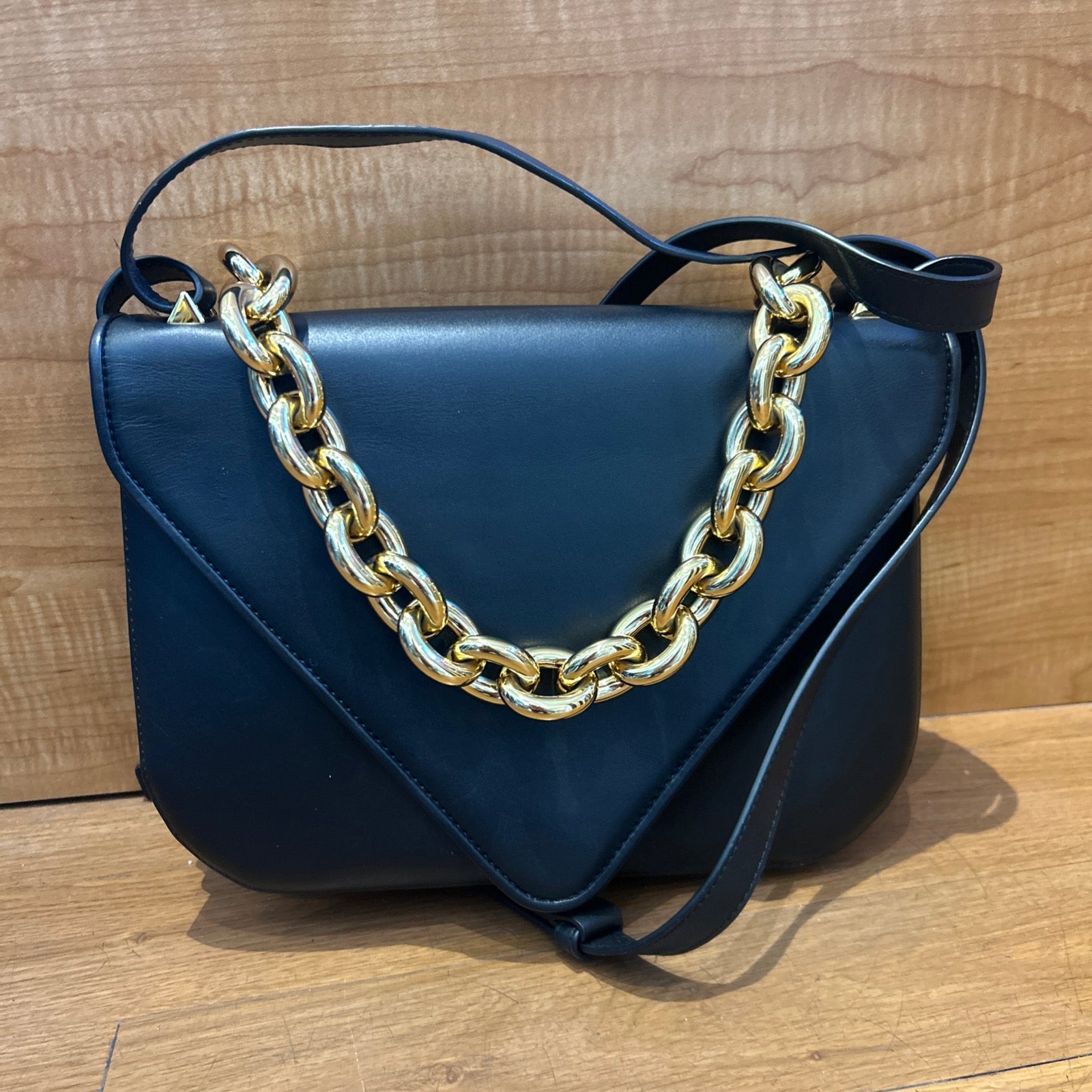 ショルダーバッグ・ポシェット [BOTTEGA VENETA] Mount Envelope Shoulder Bag Bottega Veneta Mount Envelope Shoulder Bag - Black Crossbody