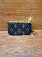 Load image into Gallery viewer, Louis Vuitton Key Pouch
