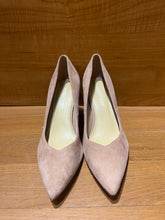 Load image into Gallery viewer, Marc Fisher Heels Size 7.5
