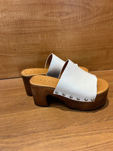 Load image into Gallery viewer, Marni Heels- Size 4.5
