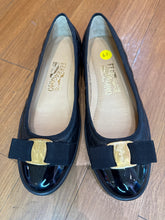 Load image into Gallery viewer, Ferragamo Varina Ballet Flat size 6.5 in black
