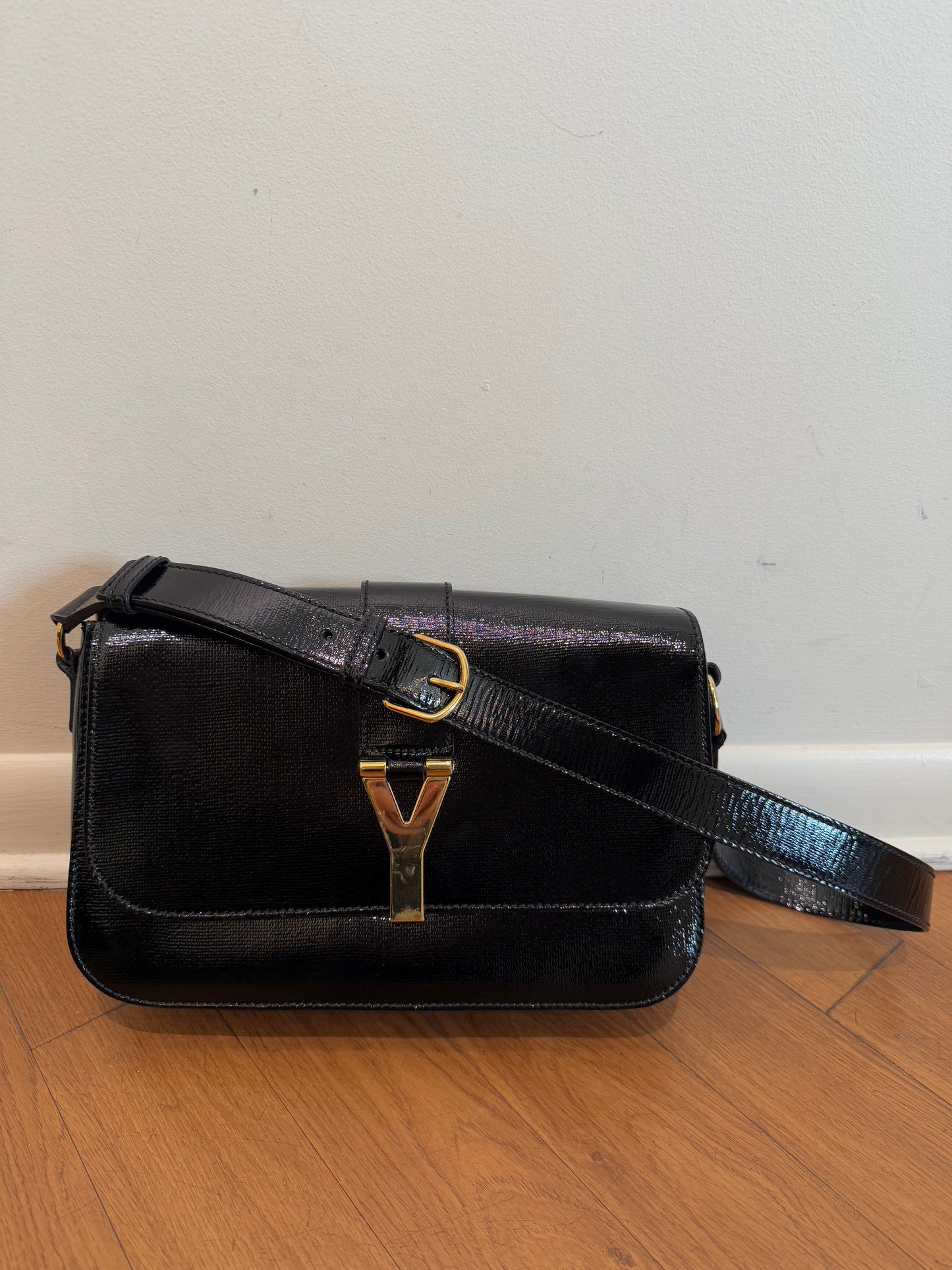 YSL SAINT LAURENT Textured Patent Large ChYc Flap Bag Black