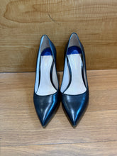 Load image into Gallery viewer, Stuart Weitzman Heels Size 8
