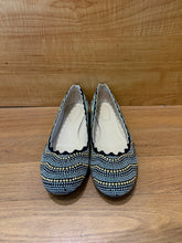 Load image into Gallery viewer, Chloe Scalloped Flats
