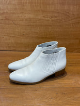 Load image into Gallery viewer, Aquatalia Booties Size 8.5
