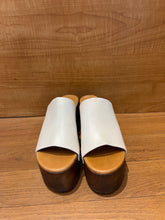 Load image into Gallery viewer, Marni Heels- Size 4.5
