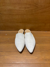 Load image into Gallery viewer, Huma Blanco Mules EU Size 39
