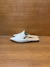 Load image into Gallery viewer, Huma Blanco Mules EU Size 39
