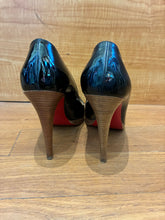 Load image into Gallery viewer, Christian Louboutin Heels Size 10
