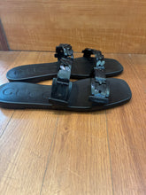 Load image into Gallery viewer, Gucci Sandals Size 8
