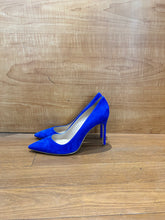 Load image into Gallery viewer, MANOLO BLAHNIK
